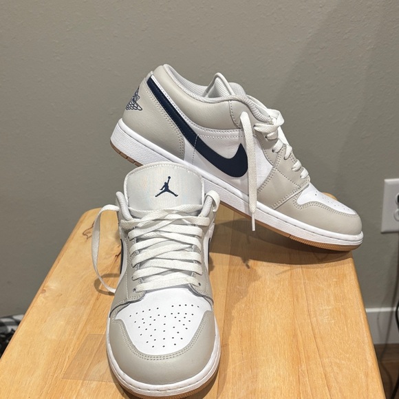 Nike Air Jordan 1 Low - White Light Gray & Navy Swoosh